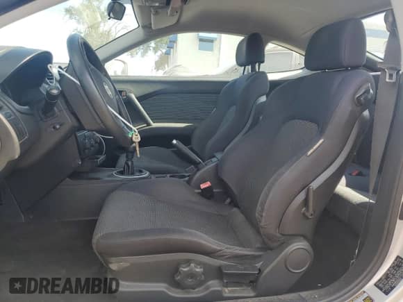 2005 Hyundai Tiburon GS с VIN KMHHM65D45U175370, выставлен на аукционе Copart как лот 64657525 с пробегом 215 287 миль миль и Списание • Salvage title. История ставок и продаж доступна на DreamBid. Изображение 7.