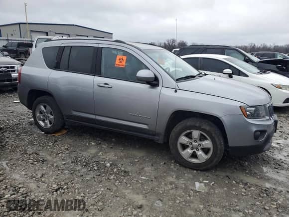 2017 Jeep Compass Latitude with VIN 1C4NJCEA9HD116419, listed as a Copart auction lot 86651594 with 140,373 mi miles and Salvage title. Bid and sale history available at DreamBid. Image 4.