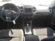 2015 Volkswagen Tiguan с VIN WVGHV7AXXFW534407, выставлен на аукционе Copart как лот 70363185 с пробегом 237 007 миль миль и Списание • Salvage title. История ставок и продаж доступна на DreamBid. Изображение 8.