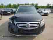 2010 Volkswagen Tiguan с VIN WVGBV9AX9AW530794, выставлен на аукционе Copart как лот 59271805 с пробегом 44 321 миль миль и Списание • Salvage title. История ставок и продаж доступна на DreamBid. Изображение 5.