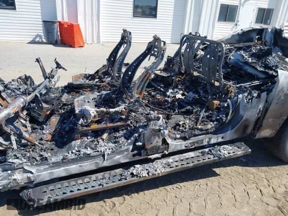 2018 Ford F-150 XL z VIN 1FTEW1EP2JFA87561, wystawiony jako IAAI lot #42058424 z przebiegiem Nie podano mil oraz . Historia ofert i sprzedaży dostępna na DreamBid. Obrazek 6.