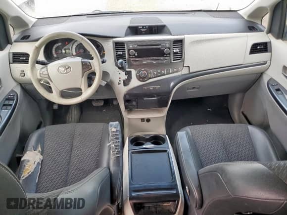 2011 Toyota Sienna SE with VIN 5TDXK3DC0BS091981, listed as a Copart auction lot 81566115 with 212,248 mi miles and Salvage title. Bid and sale history available at DreamBid. Image 8.