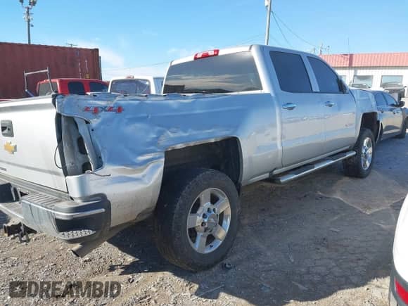 2017 Chevrolet Silverado 2500HD Work Truck z VIN 1GC1KUEG5HF122776, wystawiony jako IAAI lot #41386927 z przebiegiem 55 682 mil mil oraz . Historia ofert i sprzedaży dostępna na DreamBid. Obrazek 4.