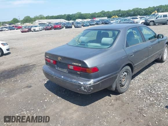 1997 Toyota Camry LE z VIN 4T1BF22K7VU021327, wystawiony jako IAAI lot #42666914 z przebiegiem Nie podano mil oraz . Historia ofert i sprzedaży dostępna na DreamBid. Obrazek 4.