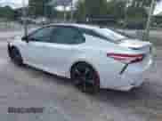 2020 Toyota Camry XSE z VIN 4T1K61AK6LU367572, wystawiony jako IAAI lot #43415552 z przebiegiem 99 436 mil mil oraz . Historia ofert i sprzedaży dostępna na DreamBid. Obrazek 3.