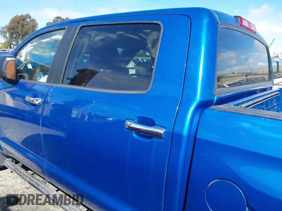 2017 Toyota Tundra Platinum с VIN 5TFAY5F10HX632509, выставлен на аукционе IAAI как лот 41583094 с пробегом 130 850 миль миль и . История ставок и продаж доступна на DreamBid. Изображение 15.