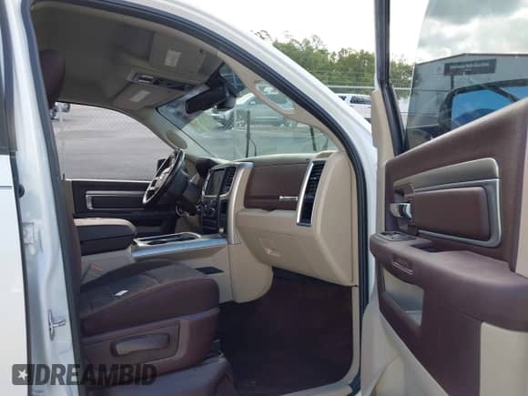 2017 Ram 1500 Big Horn z VIN 3C6RR7LT1HG672451, wystawiony jako IAAI lot #43308401 z przebiegiem 154 656 mil mil oraz . Historia ofert i sprzedaży dostępna na DreamBid. Obrazek 5.