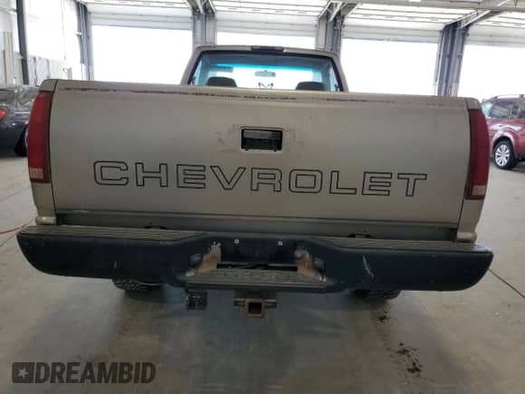 2000 Chevrolet Silverado 3500 z VIN 1GCGC34R0YR137348, wystawiony jako Copart lot #83834885 z przebiegiem 147 680 mil mil oraz Czysty tytuł • Clean title. Historia ofert i sprzedaży dostępna na DreamBid. Obrazek 6.