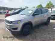 2020 Jeep Compass Sport z VIN 3C4NJDAB4LT256661, wystawiony jako IAAI lot #43300392 z przebiegiem 80 177 mil mil oraz . Historia ofert i sprzedaży dostępna na DreamBid. Obrazek 17.