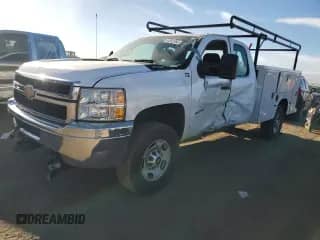 2013 Chevrolet Silverado 2500HD с VIN 1GB2KVCG3DZ340483, выставлен на аукционе Copart как лот 84952364 с пробегом 62 209 миль миль и Списание • Salvage title. История ставок и продаж доступна на DreamBid. Изображение 1.