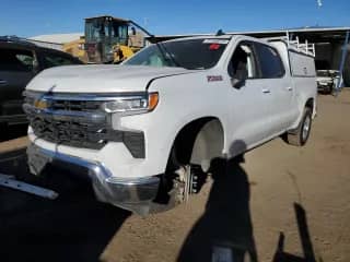 2022 Chevrolet Silverado 1500 LT z VIN 1GCUDDED0NZ638602, wystawiony jako Copart lot #71195674 z przebiegiem Nie podano mil oraz Szkoda całkowita • Salvage title. Historia ofert i sprzedaży dostępna na DreamBid. Obrazek 1.