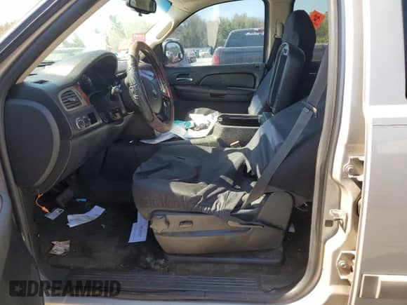 2009 Chevrolet Suburban 1LT z VIN 1GNFC26029R211530, wystawiony jako Copart lot #75316844 z przebiegiem Nie podano mil oraz Szkoda całkowita • Salvage title. Historia ofert i sprzedaży dostępna na DreamBid. Obrazek 7.