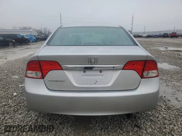 2010 Honda Civic с VIN 19XFA1E33AE037293, выставлен на аукционе Copart как лот 42107465 с пробегом Не указан миль и Списание • Salvage title. История ставок и продаж доступна на DreamBid. Изображение 6.