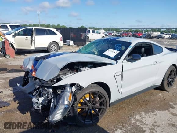 2016 Ford Mustang Shelby GT350 с VIN 1FA6P8JZ5G5521543, выставлен на аукционе IAAI как лот 42355382 с пробегом 28 403 миль миль и . История ставок и продаж доступна на DreamBid. Изображение 17.