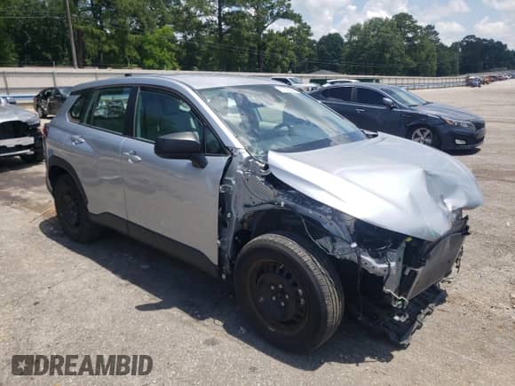 2022 Toyota Corolla Cross L with VIN 7MUAAAAG4NV034987, listed as a Copart auction lot 61808595 with 33,333 mi miles and Salvage title. Bid and sale history available at DreamBid. Image 4.