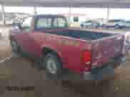 1992 Dodge Dakota SLT z VIN 1B7FL26X1NS681749, wystawiony jako IAAI lot #43093876 z przebiegiem Nie podano mil oraz . Historia ofert i sprzedaży dostępna na DreamBid. Obrazek 3.