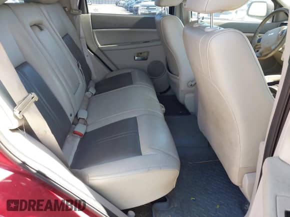 2005 Jeep Grand Cherokee with VIN 1J4GS58NX5C524522, listed as a IAAI auction lot 41775402 with 252,113 mi miles and . Bid and sale history available at DreamBid. Image 8.