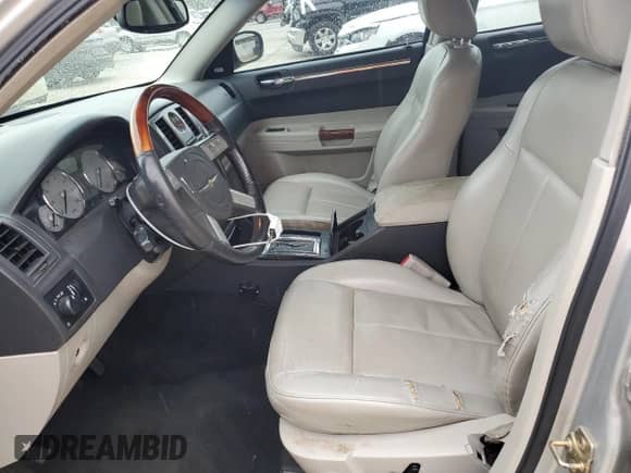 2005 Chrysler 300 Touring с VIN 2C3AA53GX5H613239, выставлен на аукционе Copart как лот 66903215 с пробегом 263 686 миль миль и Списание • Salvage title. История ставок и продаж доступна на DreamBid. Изображение 7.