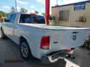 2018 Ram 1500 Laramie z VIN 1C6RR6VT1JS250301, wystawiony jako IAAI lot #42736798 z przebiegiem 93 532 mil mil oraz . Historia ofert i sprzedaży dostępna na DreamBid. Obrazek 3.