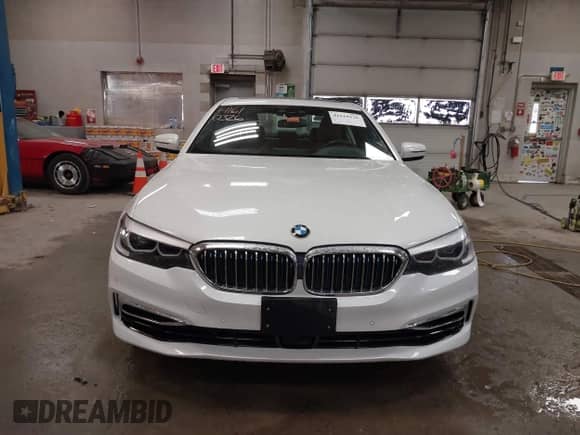 2019 BMW 5 Series 530e xDrive z VIN WBAJB1C51KB376190, wystawiony jako IAAI lot #41610326 z przebiegiem 22 089 mil mil oraz . Historia ofert i sprzedaży dostępna na DreamBid. Obrazek 12.