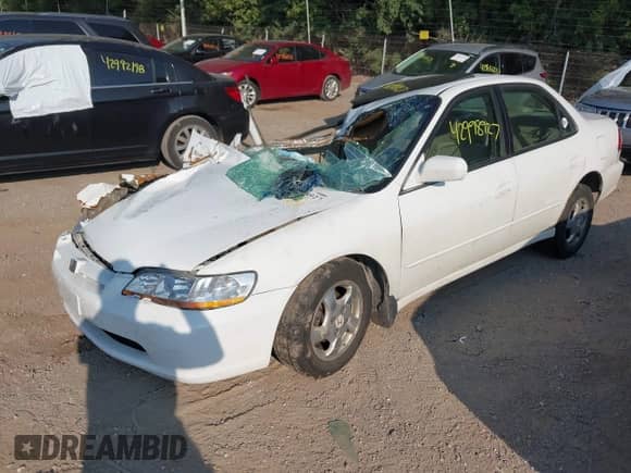 1998 Honda Accord EX with VIN 1HGCG565XWA015229, listed as a IAAI auction lot 42998927 with Not provided miles and . Bid and sale history available at DreamBid. Image 2.