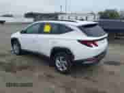 2024 Hyundai Tucson SEL z VIN 5NMJBCDE8RH400438, wystawiony jako IAAI lot #43324604 z przebiegiem 18 059 mil mil oraz . Historia ofert i sprzedaży dostępna na DreamBid. Obrazek 3.