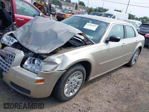 2006 Chrysler 300 with VIN 2C3KA43R26H221471, listed as a IAAI auction lot 42484827 with 86,990 mi miles and . Bid and sale history available at DreamBid. Image 2.