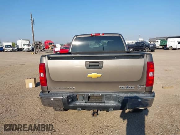 2012 Chevrolet Silverado 1500 LT z VIN 1GCRCSE01CZ327977, wystawiony jako IAAI lot #43379887 z przebiegiem 73 817 mil mil oraz . Historia ofert i sprzedaży dostępna na DreamBid. Obrazek 16.