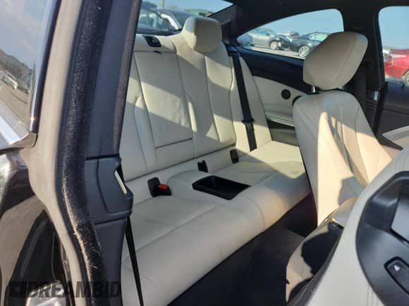 2018 BMW 4 Series 430i xDrive z VIN WBA4W5C5XJAA49884, wystawiony jako Copart lot #81122585 z przebiegiem 74 228 mil mil oraz Szkoda całkowita • Salvage title. Historia ofert i sprzedaży dostępna na DreamBid. Obrazek 10.