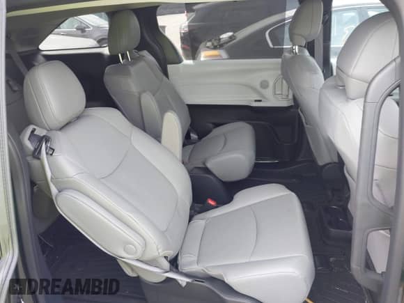 2025 Toyota Sienna XLE z VIN 5TDJSKFC5SS166414, wystawiony jako IAAI lot #42105323 z przebiegiem 2 270 mil mil oraz . Historia ofert i sprzedaży dostępna na DreamBid. Obrazek 8.