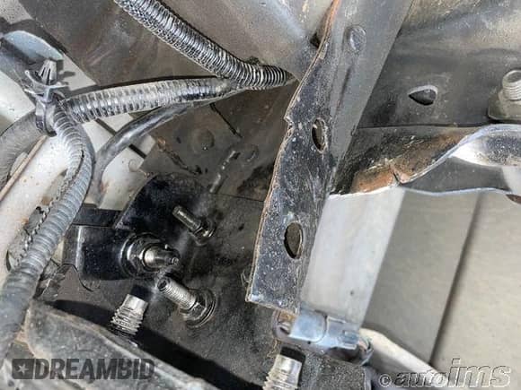 2001 Ford F-150 XL z VIN 1FTRF17W61KA53619, wystawiony jako IAAI lot #43578589 z przebiegiem 295 829 mil mil oraz . Historia ofert i sprzedaży dostępna na DreamBid. Obrazek 9.