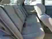 2000 Toyota Camry LE z VIN JT2BG22K5Y0470771, wystawiony jako Copart lot #81724865 z przebiegiem 121 048 mil mil oraz Szkoda całkowita • Salvage title. Historia ofert i sprzedaży dostępna na DreamBid. Obrazek 10.