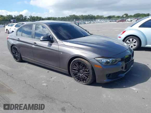 2015 BMW 3 Series 320i с VIN WBA3B1G55FNT03833, выставлен на аукционе IAAI как лот 43379432 с пробегом 171 664 миль миль и . История ставок и продаж доступна на DreamBid. Изображение 1.