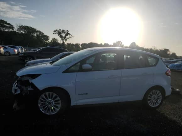 2018 Ford C-Max SE с VIN 1FADP5AU1JL101422, выставлен на аукционе Copart как лот 65233125 с пробегом 88 827 миль миль и Списание • Salvage title. История ставок и продаж доступна на DreamBid. Изображение 1.