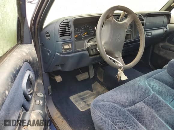 1997 Chevrolet Silverado 1500 z VIN 1GCEK14M7VE226257, wystawiony jako Copart lot #70229755 z przebiegiem 132 114 mil mil oraz Czysty tytuł • Clean title. Historia ofert i sprzedaży dostępna na DreamBid. Obrazek 8.