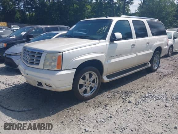 2005 Cadillac Escalade ESV with VIN 3GYFK66N95G163060, listed as a IAAI auction lot 42676378 with 257,536 mi miles and . Bid and sale history available at DreamBid. Image 2.