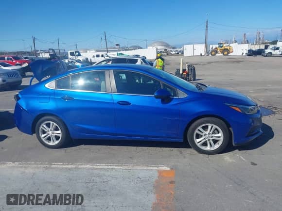 2017 Chevrolet Cruze LT z VIN 1G1BE5SM6H7131419, wystawiony jako IAAI lot #43462124 z przebiegiem 81 485 mil mil oraz . Historia ofert i sprzedaży dostępna na DreamBid. Obrazek 13.