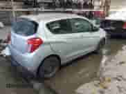 2018 Chevrolet Spark LS z VIN KL8CB6SA4JC458942, wystawiony jako IAAI lot #41238821 z przebiegiem 122 515 mil mil oraz . Historia ofert i sprzedaży dostępna na DreamBid. Obrazek 4.