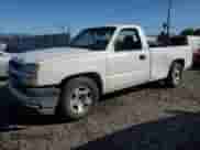 2005 Chevrolet Silverado 1500 z VIN 1GCEC14V85Z152121, wystawiony jako Copart lot #49005945 z przebiegiem 323 251 mil mil oraz Szkoda całkowita • Salvage title. Historia ofert i sprzedaży dostępna na DreamBid. Obrazek 1.