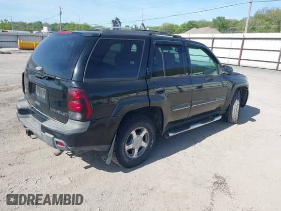 2002 Chevrolet TrailBlazer LS z VIN 1GNDT13S922128652, wystawiony jako IAAI lot #42212905 z przebiegiem 213 734 mil mil oraz . Historia ofert i sprzedaży dostępna na DreamBid. Obrazek 4.