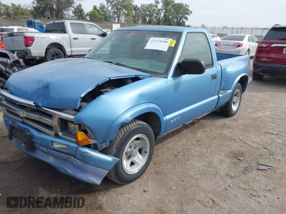 1997 Chevrolet S-10 LS с VIN 1GCCS1449V8197916, выставлен на аукционе IAAI как лот 43314588 с пробегом 104 391 миль миль и . История ставок и продаж доступна на DreamBid. Изображение 18.