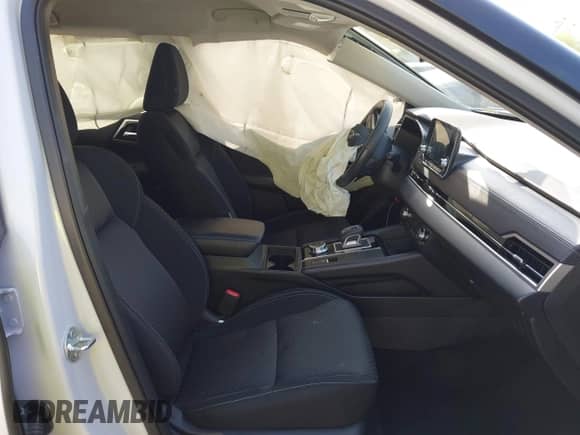 2024 Mitsubishi Outlander ES with VIN JA4J3UA88RZ090038, listed as a IAAI auction lot 42726016 with 6,623 mi miles and . Bid and sale history available at DreamBid. Image 5.