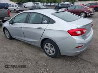 2018 Chevrolet Cruze LS z VIN 1G1BC5SMXJ7154469, wystawiony jako IAAI lot #43037553 z przebiegiem 94 626 mil mil oraz . Historia ofert i sprzedaży dostępna na DreamBid. Obrazek 3.