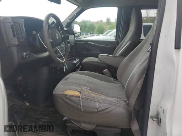 2014 Chevrolet Express Passenger LT with VIN 1GAZG1FGXE1157798, listed as a Copart auction lot 64301595 with 272,982 mi miles and Clean title. Bid and sale history available at DreamBid. Image 8.