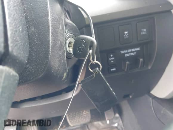 2017 Toyota Tundra SR5 z VIN 5TFEW5F16HX227892, wystawiony jako IAAI lot #42722548 z przebiegiem 172 863 mil mil oraz . Historia ofert i sprzedaży dostępna na DreamBid. Obrazek 11.