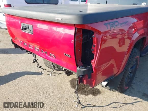 2020 Toyota Tacoma SR5 z VIN 3TMBZ5DN1LM024276, wystawiony jako IAAI lot #41454565 z przebiegiem 76 461 mil mil oraz . Historia ofert i sprzedaży dostępna na DreamBid. Obrazek 18.