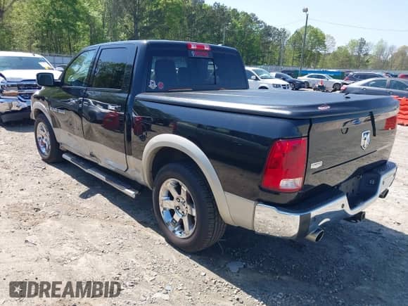 2011 Ram 1500 SLT z VIN 1D7RB1CT9BS628262, wystawiony jako IAAI lot #41980904 z przebiegiem 195 466 mil mil oraz . Historia ofert i sprzedaży dostępna na DreamBid. Obrazek 3.