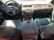 2013 Chevrolet Tahoe LT z VIN 1GNSKBE05DR250513, wystawiony jako Copart lot #71585735 z przebiegiem 199 451 mil mil oraz Szkoda całkowita • Salvage title. Historia ofert i sprzedaży dostępna na DreamBid. Obrazek 8.