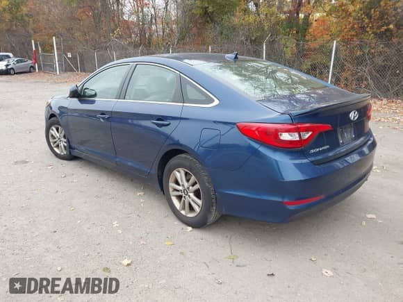 2015 Hyundai Sonata SE with VIN 5NPE24AF2FH186369, listed as a IAAI auction lot 43526146 with 68,494 mi miles and . Bid and sale history available at DreamBid. Image 3.