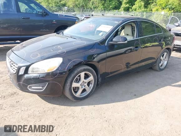 2012 Volvo S60 T5 с VIN YV1622FS6C2126357, выставлен на аукционе IAAI как лот 42411014 с пробегом 118 559 миль миль и . История ставок и продаж доступна на DreamBid. Изображение 2.